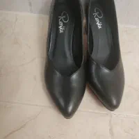 کفش زنانه تمام چرم رانیکا سایز 39کاملا نو