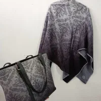 لباس و کیف و کت