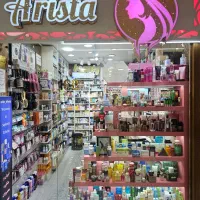فروشنده لوازم آرایشی و بهداشتی