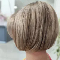 تعدادی خانم ارایشگر نیمه ماهر