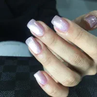 نیازمند مدل کاشت ناخن فقط ۲۰۰