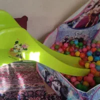سرسره و استخر توپ