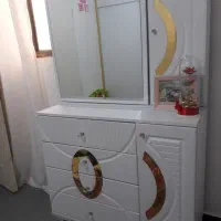 میز آرایشی نو و کاملا سالم