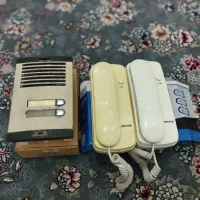 یک دستگاه آیفون دو طبقه با دو عدد گوشی