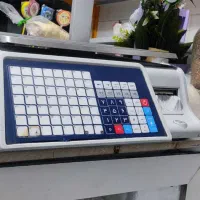 ترازو.ویترین.قفسه