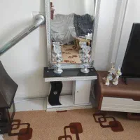 یک عدد آینه و شمعدان به فروش می رسد