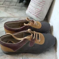 کفشهای زنانه نو که هر کدام فقط یک بار پوشیده شده