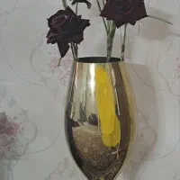 گلدان طلایی همراه گل
