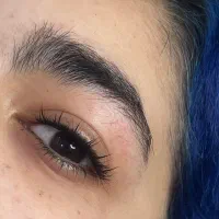 کاشت مژه با بهترین مواد و ماندگاری بالا
