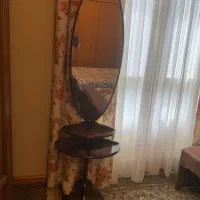 آیینه با پایه چوب