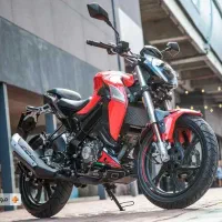 بنلی 180s رنگ قرمز مشکی
