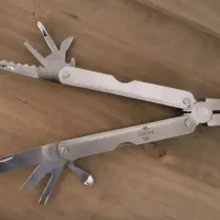 ابزار چند کاره و چراغ قوه کمپینگ همراه کیف نو