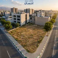 زمین ۲۰۰ متری دو نبش/حاشیه خیابان اصلی/موقعیت عالی