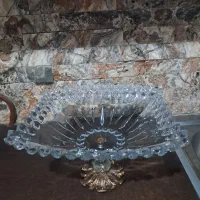 جا میوه ایی تمیز با پایه طلایی نو