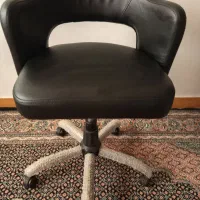 یک صندلی چرخ دار نو