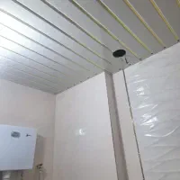 اجرا و نصب سقف کاذب PVC سرویس بهداشتی