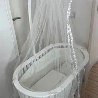 تخت کنار مادر نوزاد(گهواره)