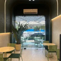 کارگر ساده گریل کار نیروی خدمات