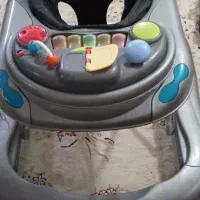 چند تیکه وسایل نوزاد و پرده و قالیچه