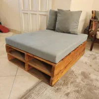 دو عدد پالت به همراه تشک و کوسن