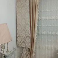 کنار پرده ای