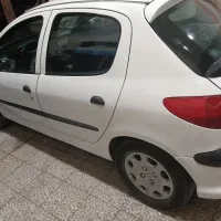 ۲۰۶ تیپ ۲ مدل ۱۳۸۸رنگ سفید یه گلگیر رنگ شاسیا سالم