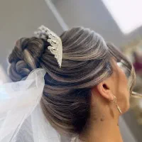 ارزانترین خدمات عروس همراهی پاکسازی فشیال کراتین