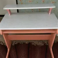 میز تحریر و کامپیوتر