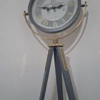 ساعت ایستاده پایه دار