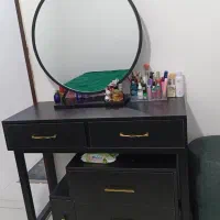 میز آرایشی با اینه
