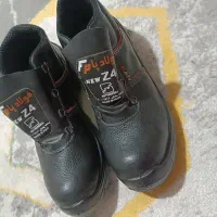 لباس کار و کفش کار