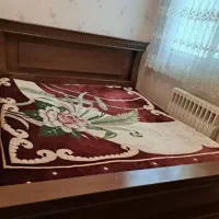 تخت خواب دو نفره همراه با تشک طبی در حد نو