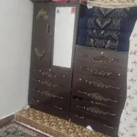 دراور  کمد  ها آویز. هر دو با هم با کمد
