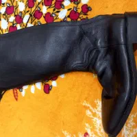 چکمه بزرگ وکوچیک