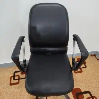 صندلی چرخدار اداری + زیرپایی