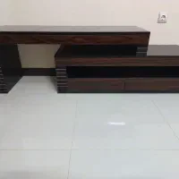 میز تلویزیون ساده در حد نو