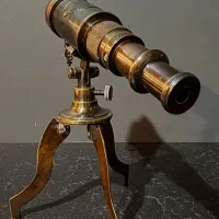 دوربین برنزی با پایه حک لندن ۱۹۲۰