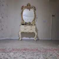 آیینه و کنسول