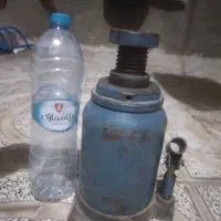 جک روغنی ۶۰ تنی