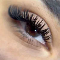 انجام خدمات تخصصی و حرفه ای اکستنشن مژه