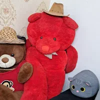 عروسک بزرگ ۲ متری قرمز