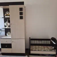 تخت بچه چوبی وکمد ایستاده