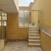 ویلایی دوطبقه /۱۳۶متری/خیابان لاله شمالی