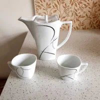 قوری و فنجان چینی
