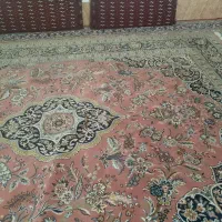قالی تمیزکم کارفقط یک تیکه کم رفومیخادازپشت قالی