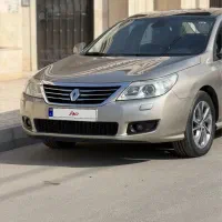 رنو لتیتود ۲۰۱۱ استثنایی