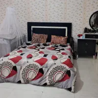 مبل و سرویس خواب و میز آرایشی و میز تلوزیون