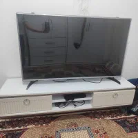 تلویزیون و میز تلویزیون