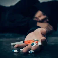 فرار از دام مواد و اعتیاد