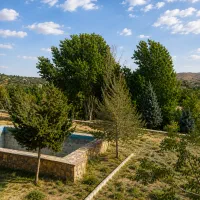 باغ ۳۰۰ متری شاندیزخادر آب‌مدار محصور ویو دائمی